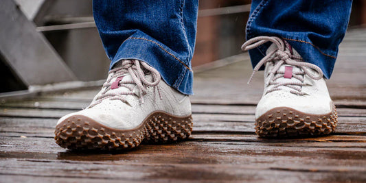Sunteți la început cu încălțăminte tip barefoot? Vă sfătuim cum să alegeți