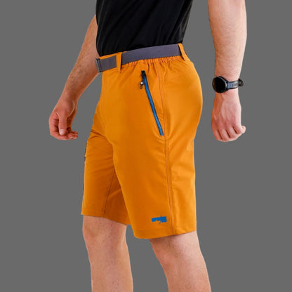 Pantaloni scurți bărbați SpherePro HERO Azafran/Eban – ideali pentru trekking, hiking și activități outdoor. Ușori, rezistenți și confortabili.