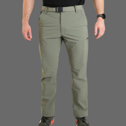 Pantaloni outdoor bărbați SpherePro Harney alga/verde– rezistenți, respirabili și hidrofobi, cu buzunare multiple și talie reglabilă. Ideali pentru trekking și aventuri