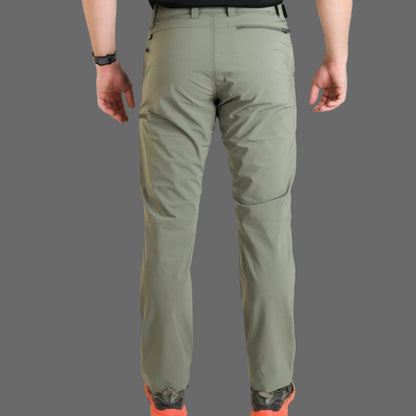 Pantaloni outdoor bărbați SpherePro Harney alga/verde– rezistenți, respirabili și hidrofobi, cu buzunare multiple și talie reglabilă. Ideali pentru trekking și aventuri